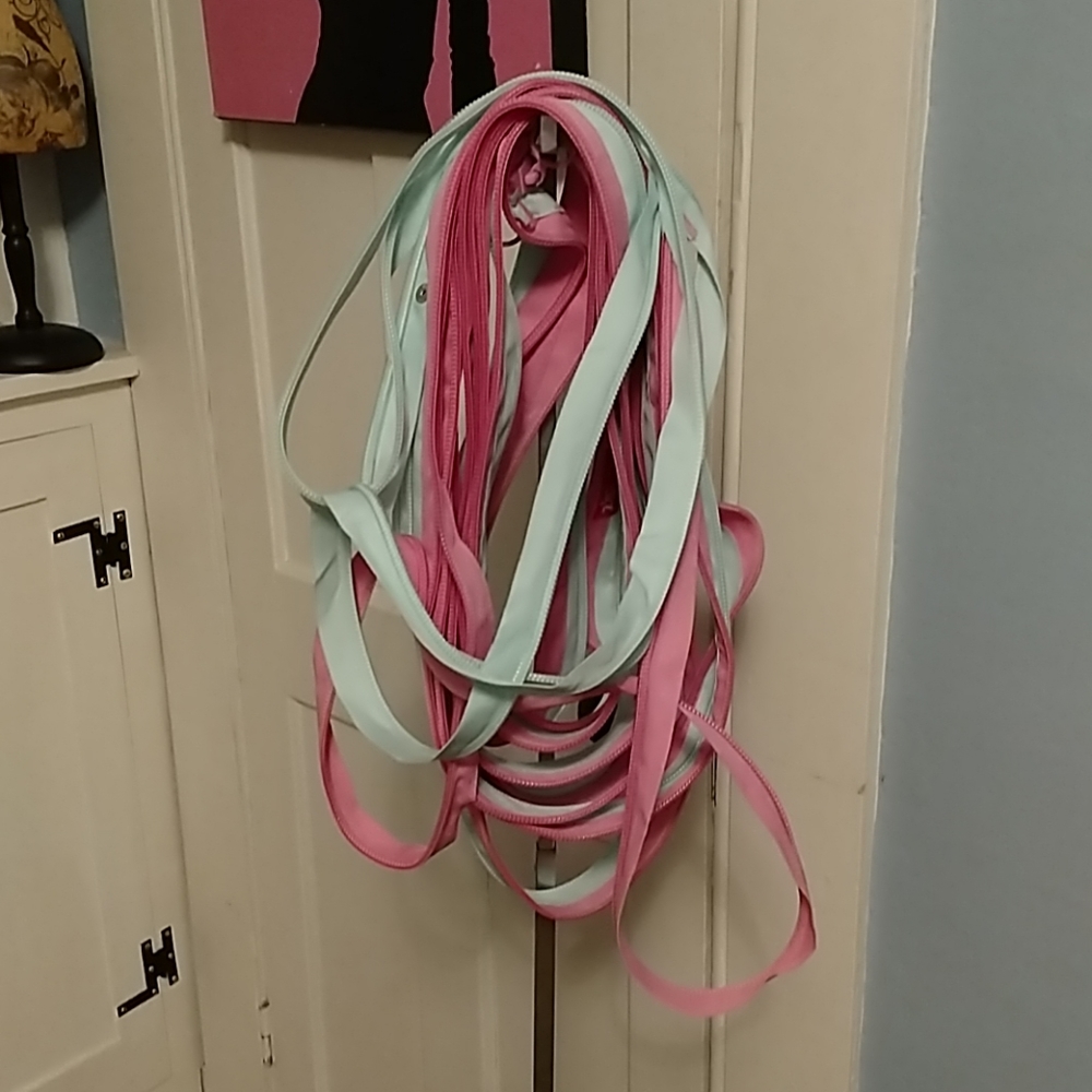 💜💙💛Unique  Zip - it pink and green tote bag